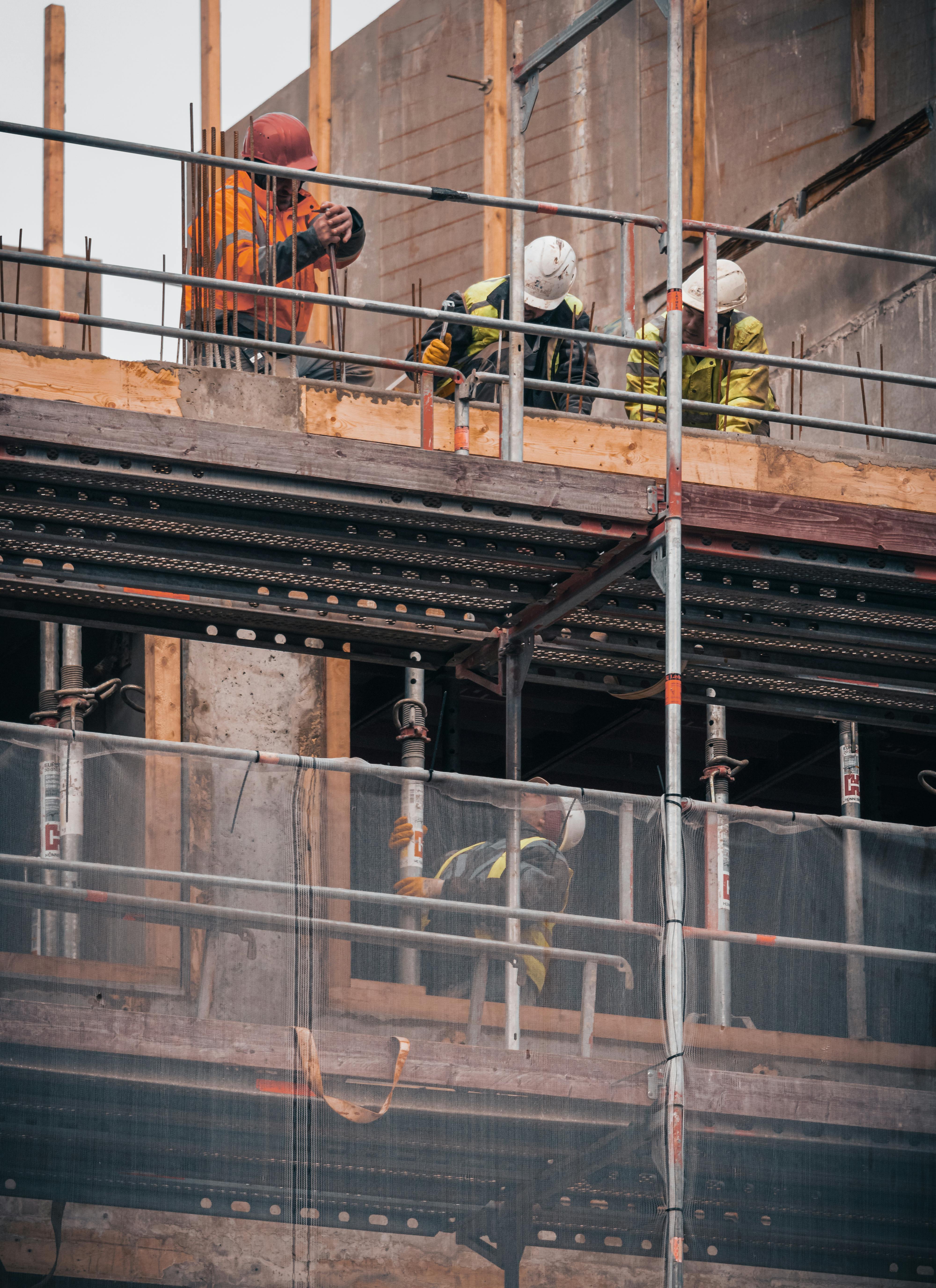 Employés travaillant sur un chantier